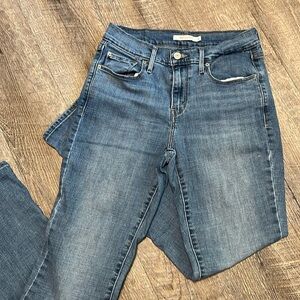 Like new! Levi 505 Straight jeans, size 6